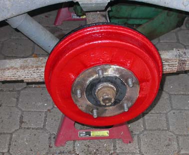 Rear brake drum and hub